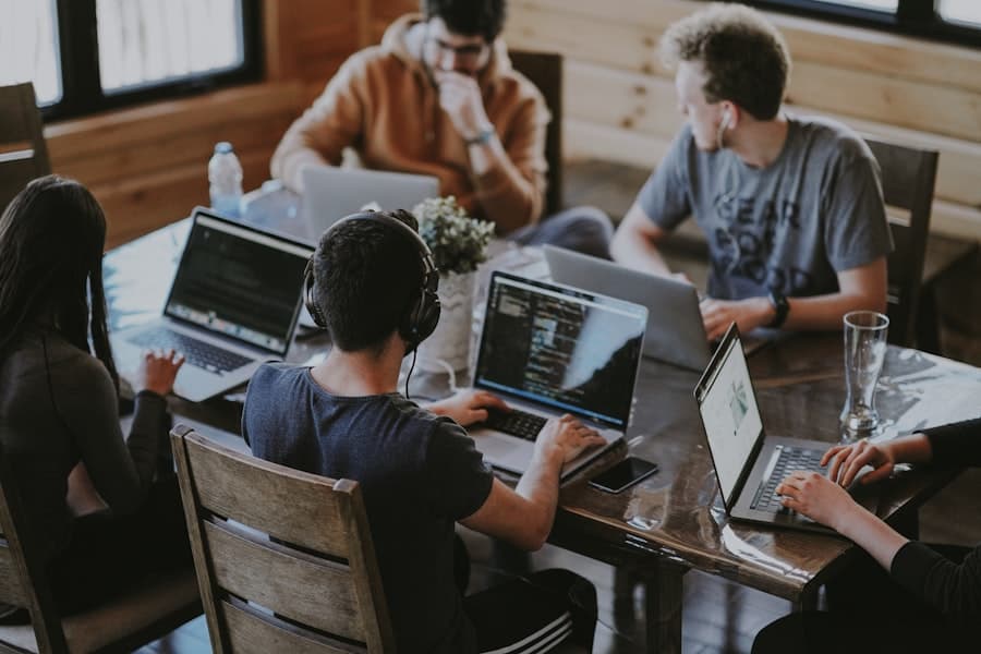 Students and professionals learning IT together at Tech Hub